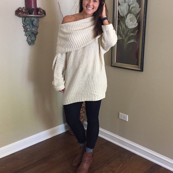 ❄️Winter SALE ❄️1 Left ~Off Shoulder Sexy Sweater - Picture 4 of 4